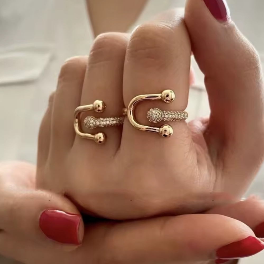 Elegant Gold Double Cross Ring